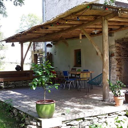 Agréable gîte en pleine nature Parmilieu Esterno foto