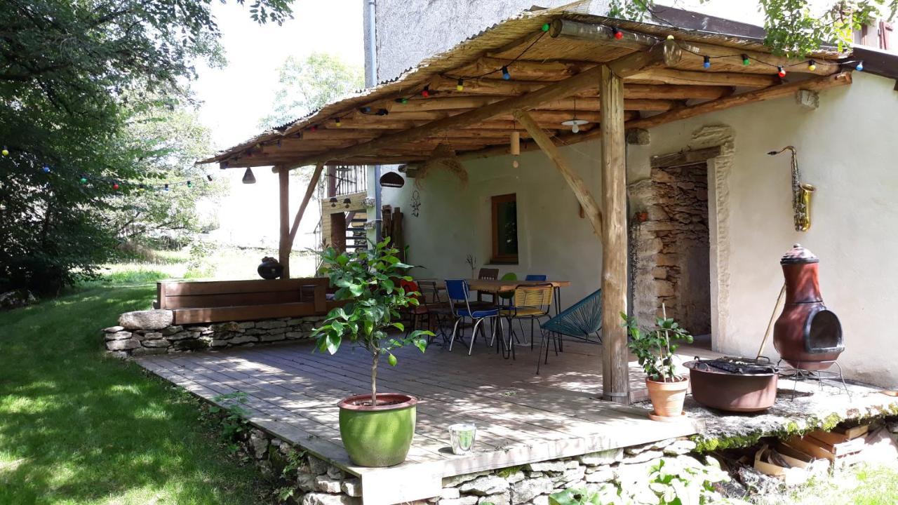 Agréable gîte en pleine nature Parmilieu Esterno foto